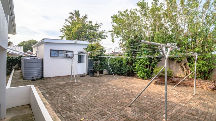 6 Bedroom Property for Sale in Gonubie North Eastern Cape